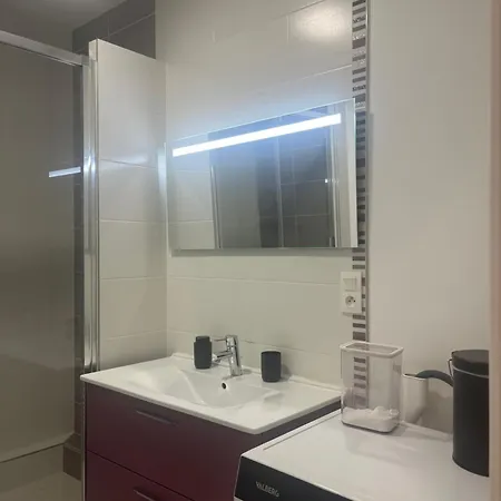 Le 24 Rez-de-chaussée Hyper-centre Avec Place De Parking