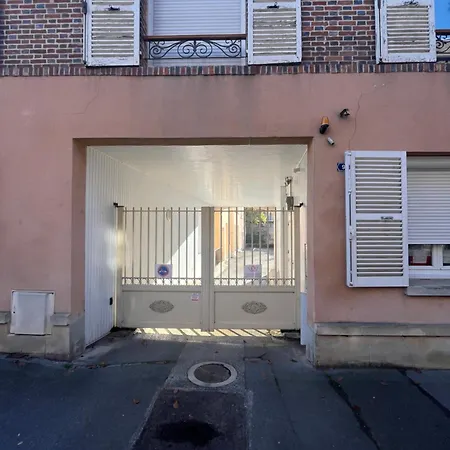Le 24 Rez-de-chaussée Hyper-centre Avec Place De Parking *