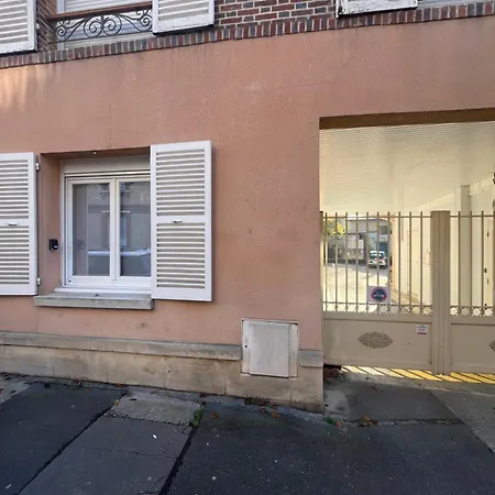 Le 24 Rez-de-chaussee Hyper-centre Avec Place De Parking *