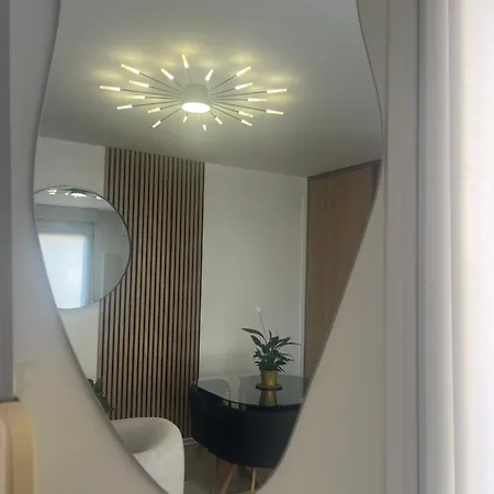 Apartment Le 24 Rez-de-chaussee Hyper-centre Avec Place De Parking *