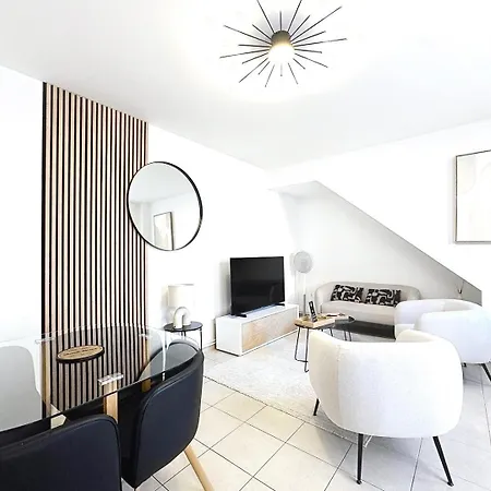 Apartment Le 24 Rez-de-chaussee Hyper-centre Avec Place De Parking Epernay