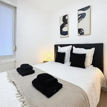 Appartement Le 24 Rez-de-chaussee Hyper-centre Avec Place De Parking